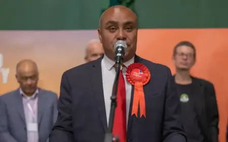 Southend MP Hosts Public Meeting, Criticizes “Unacceptable” Royal Mail Delays