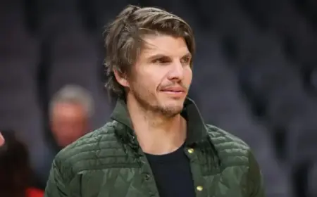 Bulls Targeting Korver, Dunleavy, Fields for GM Role
