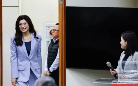 Taiwan Opposition Leader Embarks on China Peace Mission; Minister Reveals Warship Plans