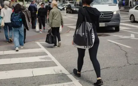 Canadian Consumer Confidence Plummets to 11-Year Low