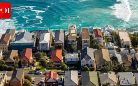 Australians React as Thousands Flee Sydney and Melbourne Lockdowns