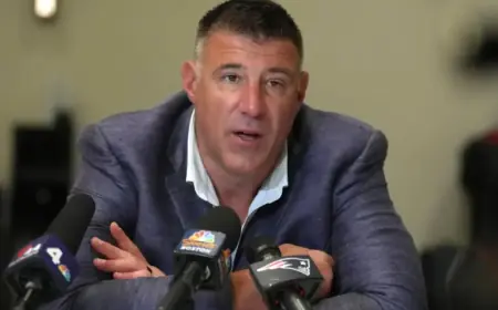 Patriots Coach Mike Vrabel Addresses Viral Photos with NFL Reporter