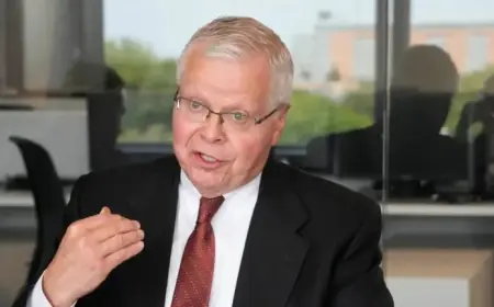 Weak Contract Creates Confusion Over UW President’s Dismissal, Expert Claims