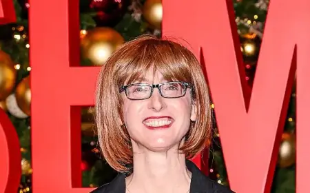 “Housemaid Author Sara Cohen Removes Her Wig”