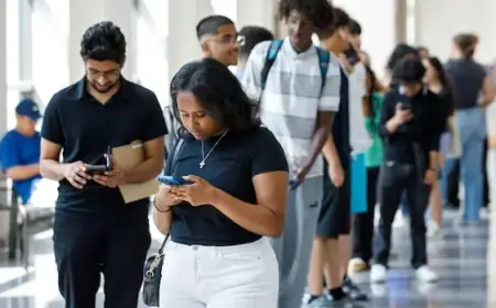 Canada’s Economy Rebounds, Adding 14,000 Jobs in March