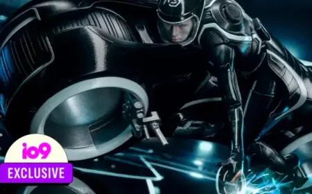 Hasbro Unveils Electrifying ‘Tron: Legacy’ Action Figures (Exclusive)