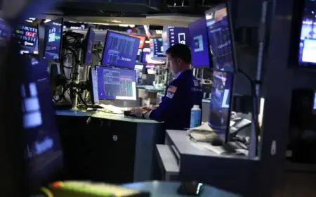 TSX Climbs Amid Investor Analysis of U.S. Economic Data