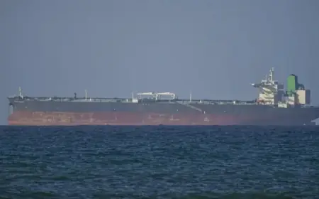 CENTCOM Confirms U.S. Naval Destroyers Crossed Strait of Hormuz