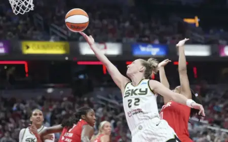 Courtney Vandersloot Re-signs with Sky in WNBA Free Agency Update