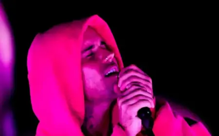 Justin Bieber Performs YouTube Karaoke at Coachella