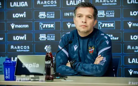 Luís Castro Asserts Home Games Boost Morale with Fan Support