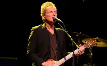 Woman Arrested for Alleged Attack on Fleetwood Mac Guitarist Lindsey Buckingham