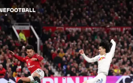 Martínez Saves Man Utd from Disaster with Stunning Blockade