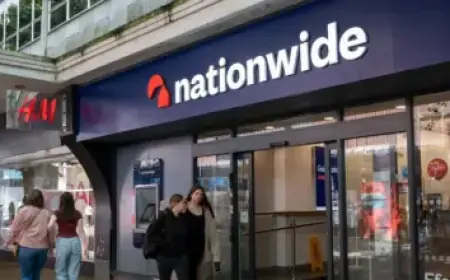 Iran Conflict Disrupts Operations at Qantas, Westpac, Cleanaway