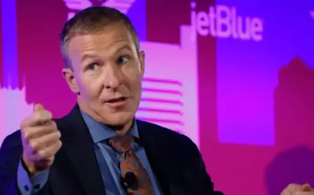 United Airlines CEO Proposes Merger with American Airlines to US Officials