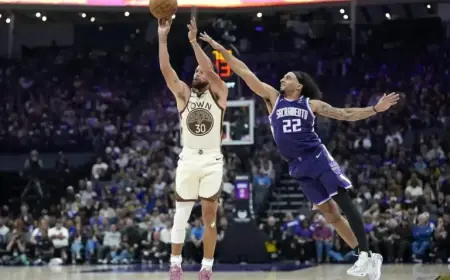 Steph Curry’s Ankle Scare Highlights Podziemski’s Breakout Night Against Kings