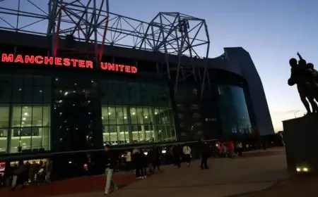 “Phone Call Diverts Star from Joining Manchester United at Last Minute”