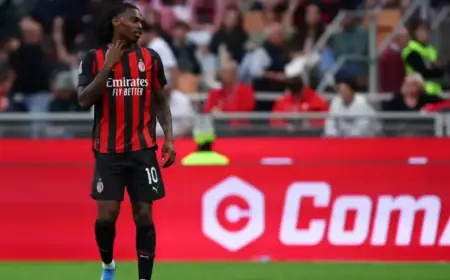 Bayern and Barça Target Milan’s Leão in Transfer Rumors