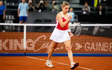 Polish Player Dominates Rival, Advances to Title Match