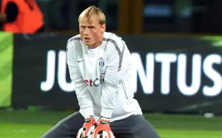 Juventus Honors Manninger with Armbands and Silence Against Bologna
