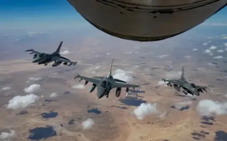KC-135 Refuels F-16s in U.S. Central Command Area