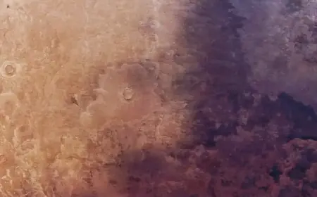 Mars Orbiter Observes Mysterious Dark Wave Sweeping Across Red Planet