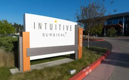 Wall Street Analysts Revise Intuitive Surgical Forecasts Before Q1 Earnings