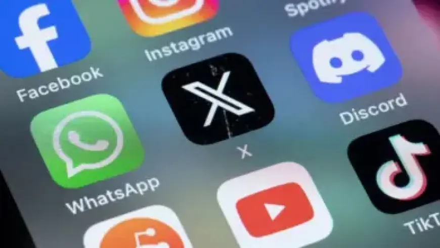 Historic 1969 Moon Landing Photos That Transformed History