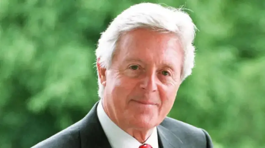 Antiques Roadshow Host Admits to Split from EastEnders Star Without Excuses