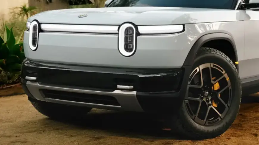 Classic Off-Roader Challenges the New Rivian R2