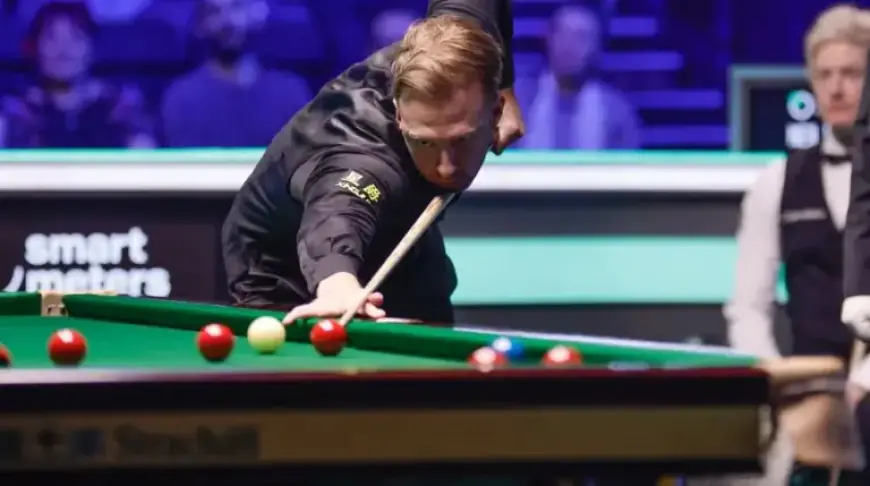 Trump Advances in Tour Semifinals Race