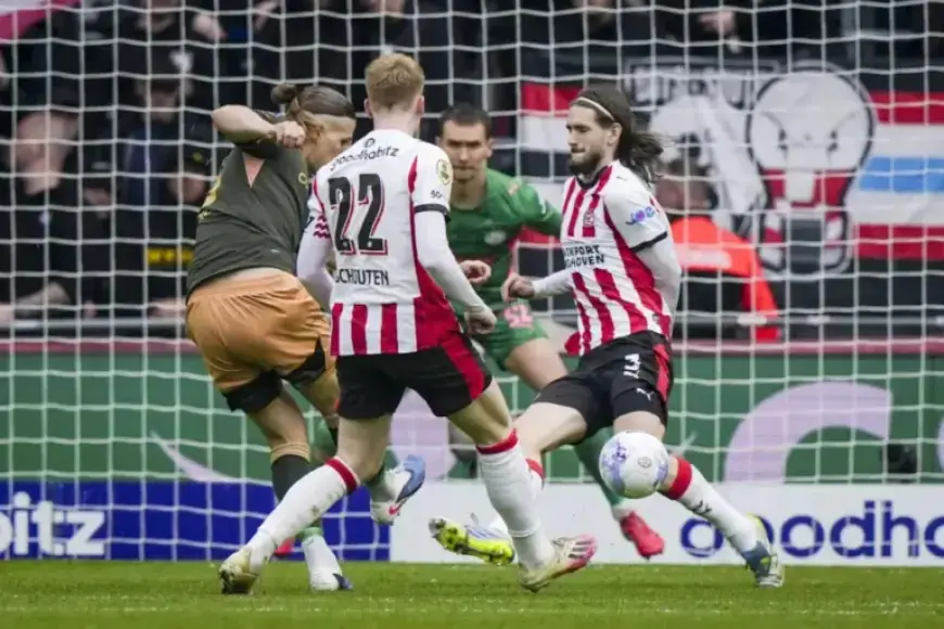 PSV Fans Demand Immediate Substitution After Disastrous Start