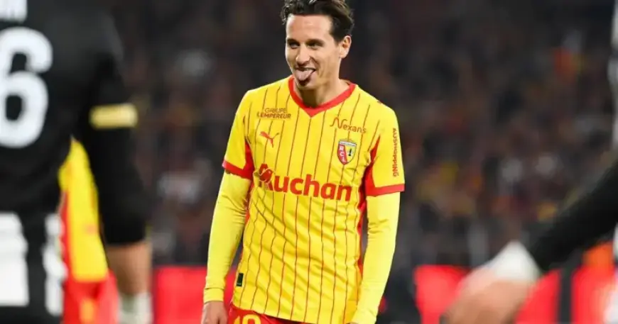 Lens: Thauvin Falls in Love with the City