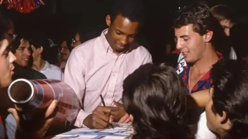 Homegrown Star Sean Elliott Ignites Arizona’s Final Four Basketball Journey