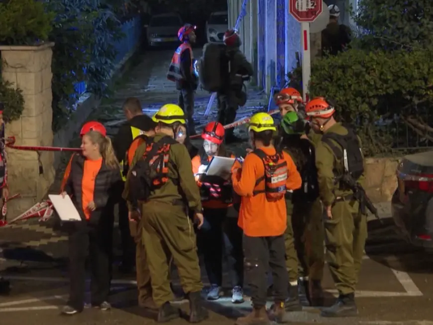 Iranian Missile Strikes Residential Zones in Central Israel