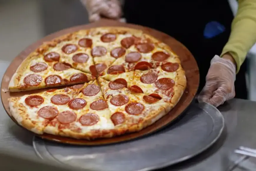 Pizza Chain Shutters U.S. Locations and Declares Bankruptcy After 50 Years