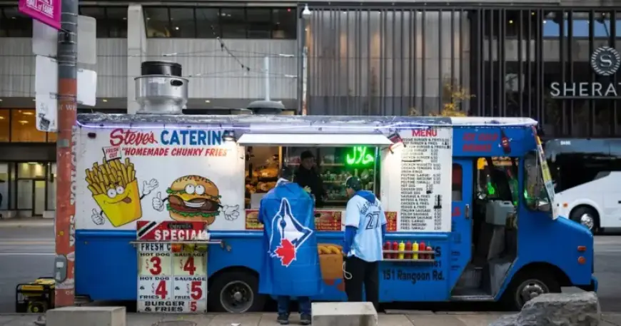Toronto Considers Regulations to Boost Food Trucks and Sidewalk Vendors
