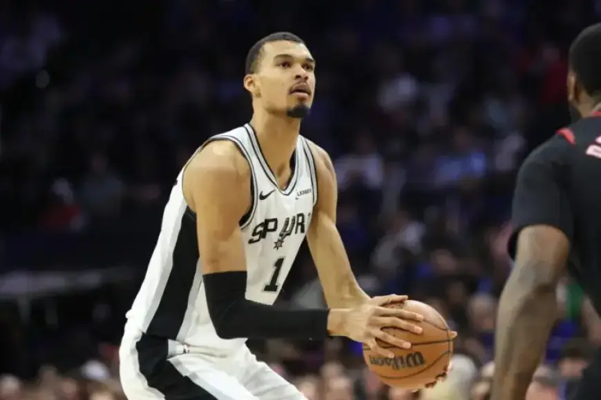 Victor Wembanyama Leaves Monday Game Due to Rib Contusion