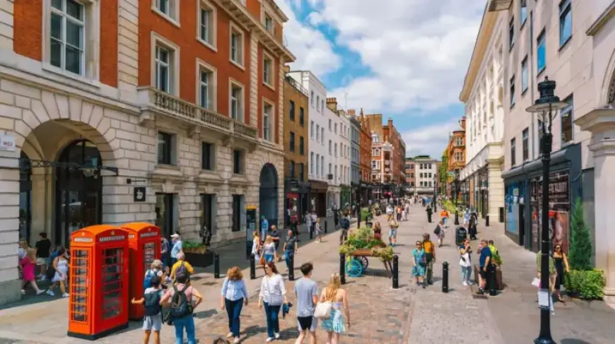 Explore London’s Beautiful Walk: Bookshops, Cafes, and the Prettiest Street
