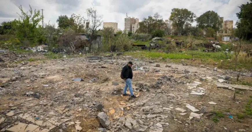 Lebanese Man Searches Bombed Home for Slain Family’s Mementos