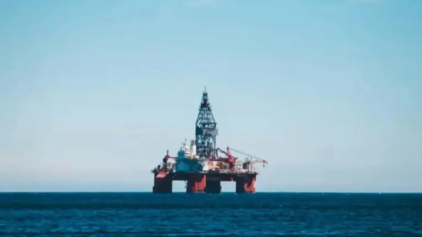 Goldman Warns: Hormuz Closure Could Push Brent Over $100 Until 2026