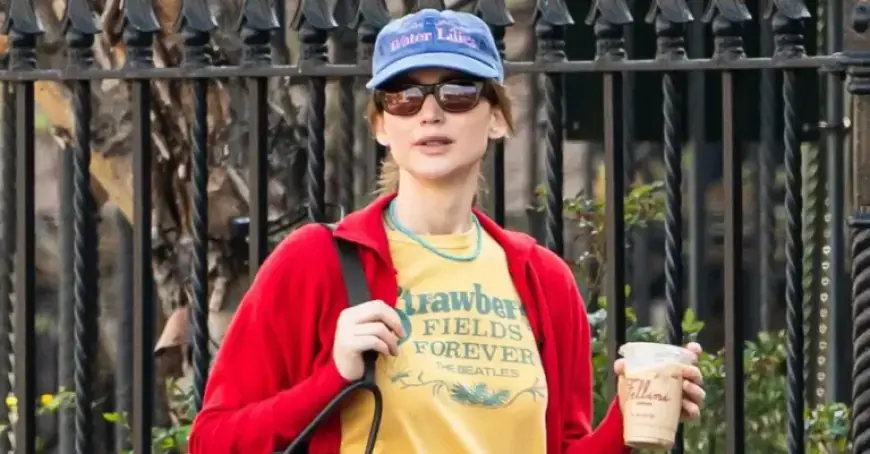 Jennifer Lawrence Revives Baggy Jeans with Trendy Sneaker Color for 2026