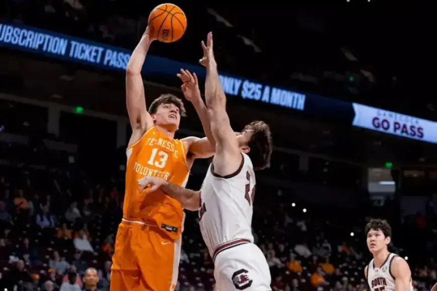 JP Estrella, Tennessee Standout, Commits to Michigan Basketball Team