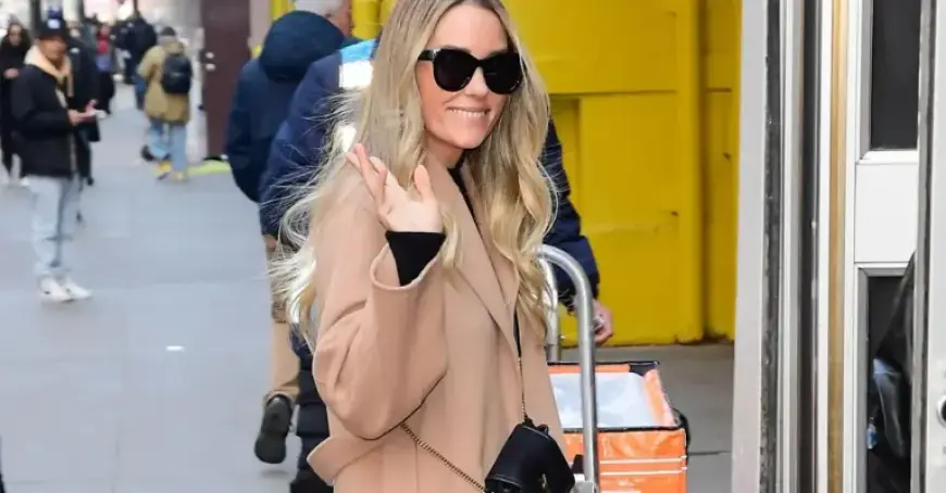 Lauren Conrad Embraces Flat-Shoe Trend with Cropped Jeans
