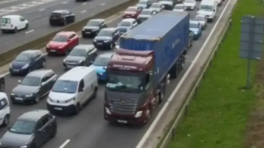 M621 in Leeds Shut Down After Major Crash Causes Traffic Chaos