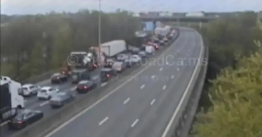 Crash Blocks M25 Motorway, Causes Miles of Congestion