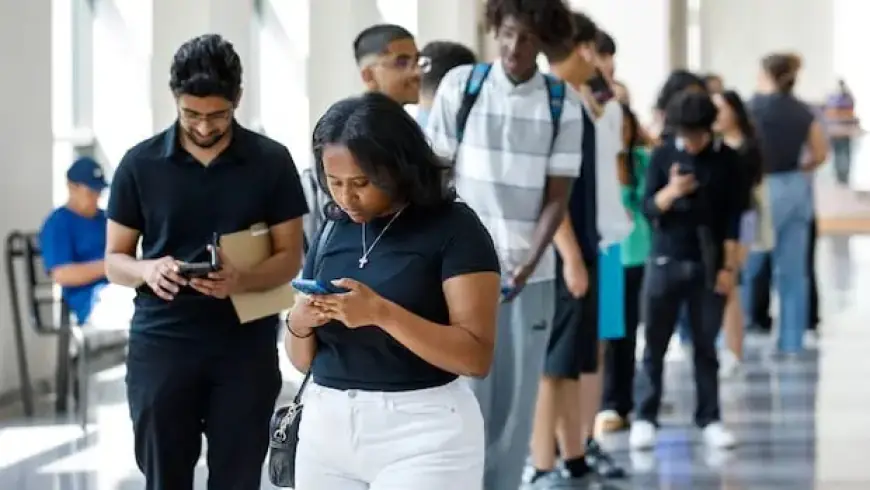 Canada’s Economy Rebounds, Adding 14,000 Jobs in March