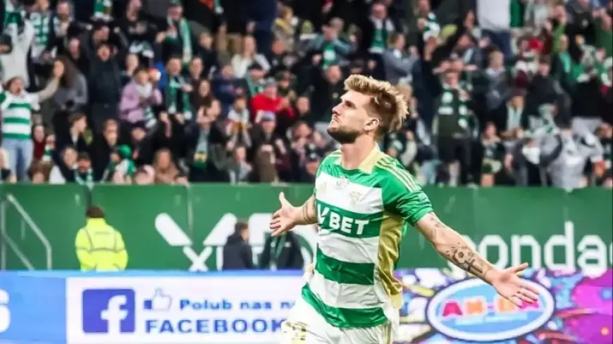 Lechia Gdańsk and Arka Gdynia Compete in Ekstraklasa Away Matches