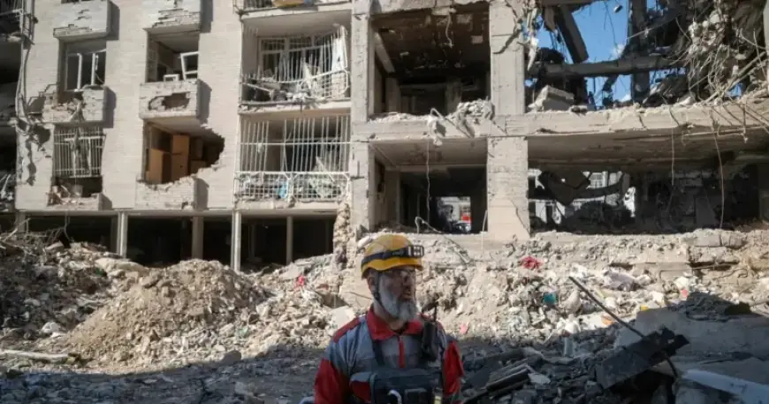 U.S. and Iran Gear Up for Talks Amid Fragile Ceasefire; Hormuz Traffic Dips