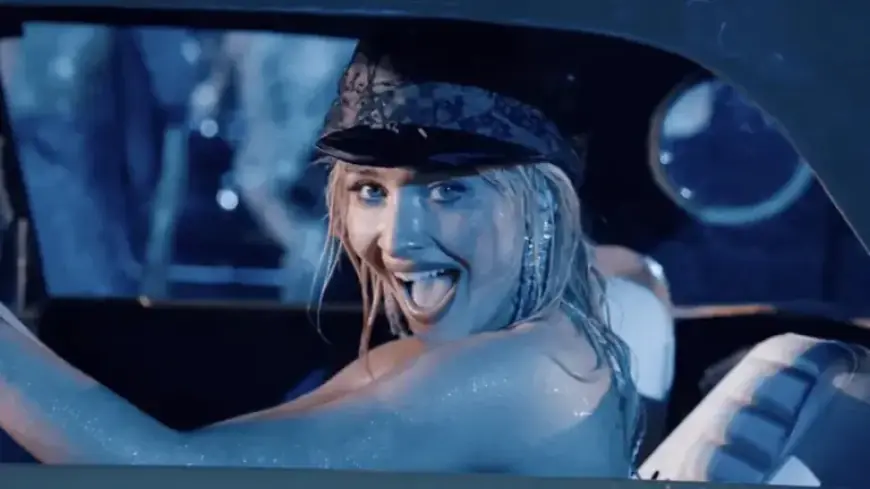 Sabrina Carpenter Shines at Coachella with Star Guests and Major Hits